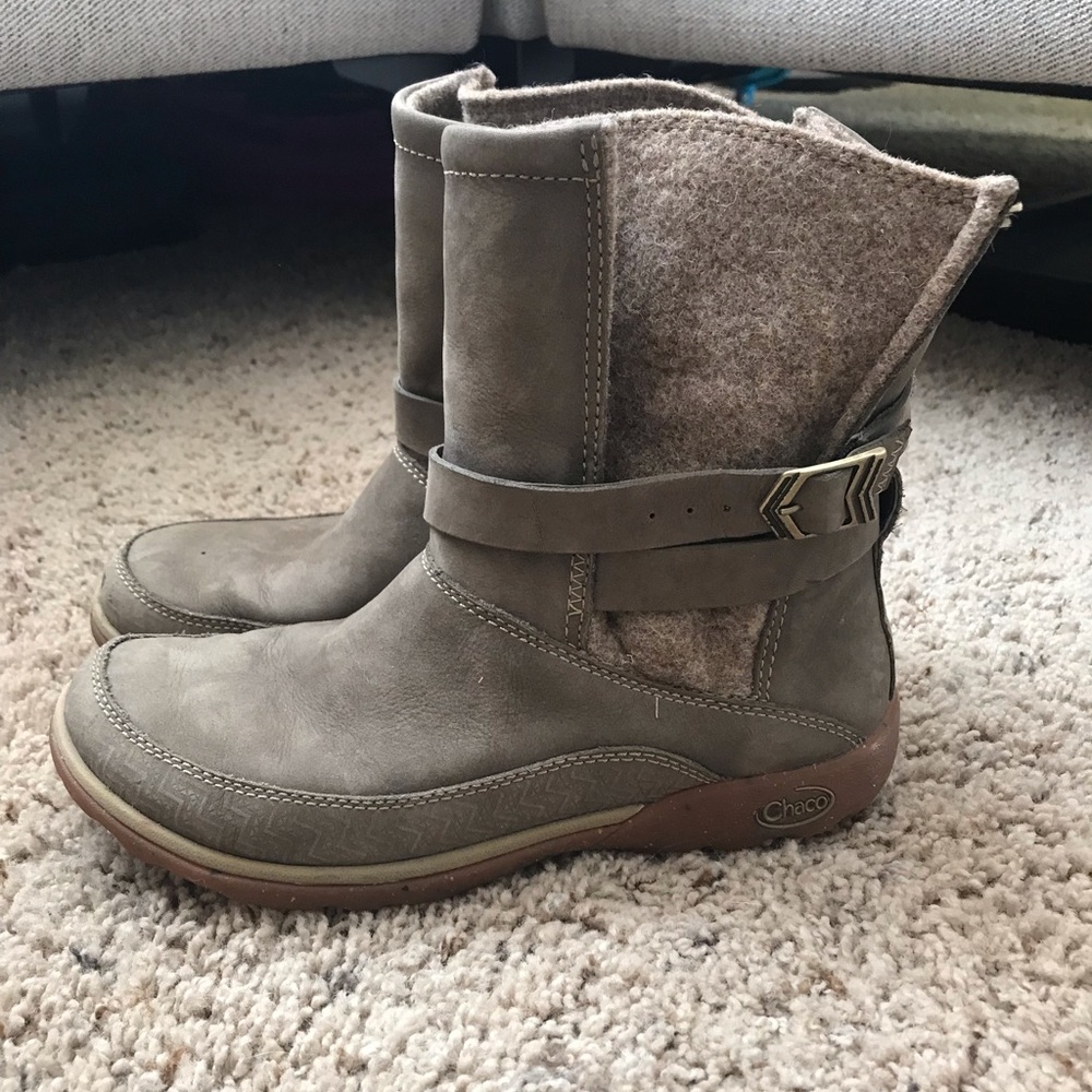 Women’s size 7 Chaco winter boots